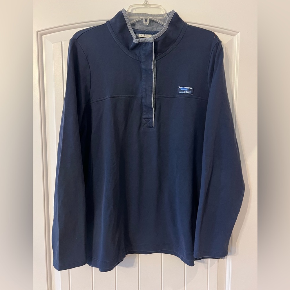 Ladies size 1X- L.L. Bean navy blue long-sleeve Henley- chambray accents